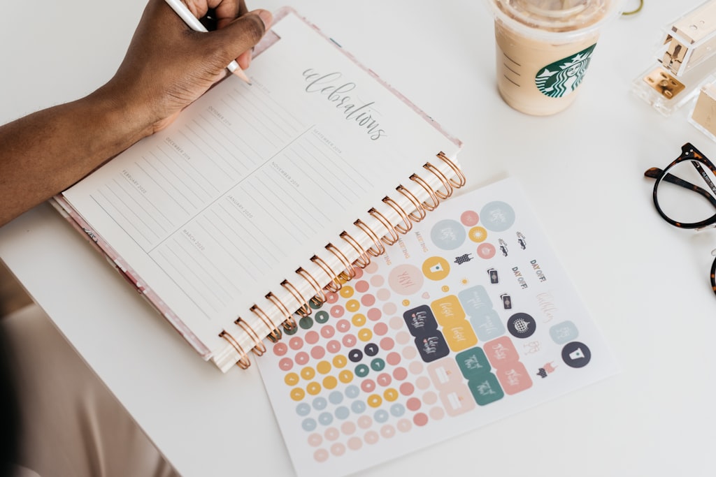 Propostas personalizadas com ajuda de IA aumentam a taxa de conversão de clientes freelancer escrevendo proposta de projeto com apoio de IA